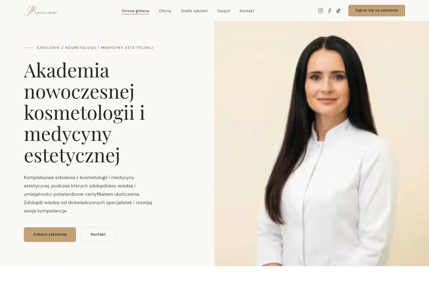 Strona główna JK Med Academy z szeryfowym nagłówkiem i portretem trenerki w ciepłej beżowej oprawie